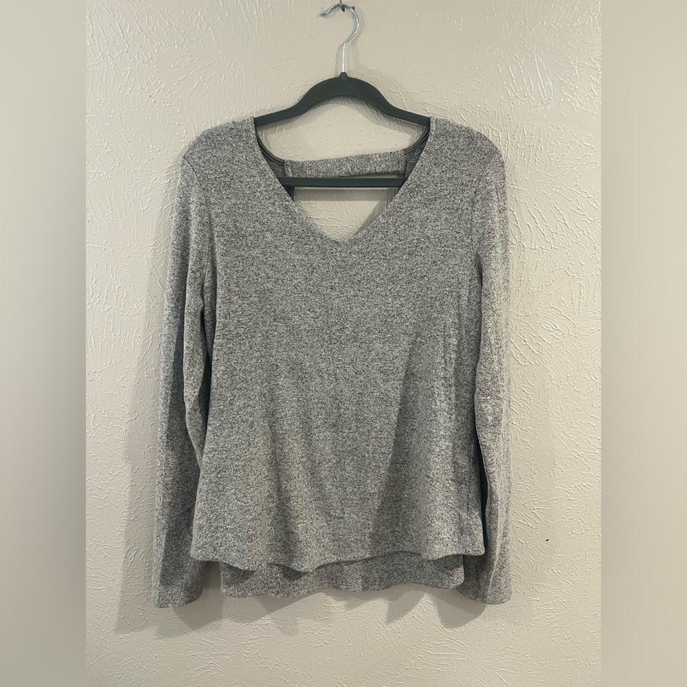 BRAND NEW WHBM V neck Snit